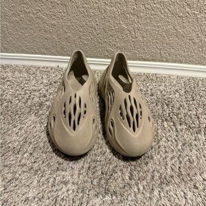 Yeezy Foam Runner Clay Taupe